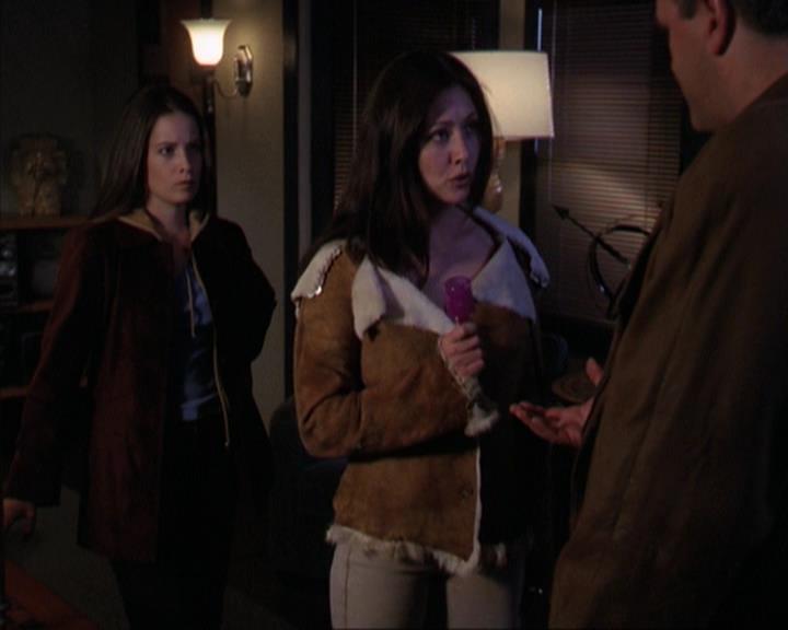 Charmed-Online-dot-net_309SleuthingWithTheEnemy1922.jpg Charmed-Online-dot-net_309SleuthingWithTheEnemy1922.jpg