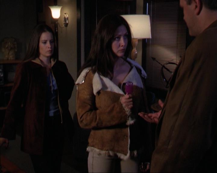 Charmed-Online-dot-net_309SleuthingWithTheEnemy1923.jpg