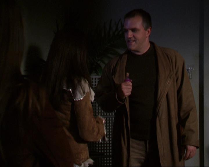 Charmed-Online-dot-net_309SleuthingWithTheEnemy1924.jpg