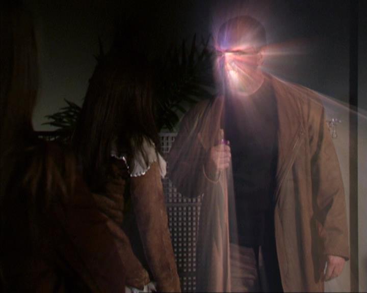 Charmed-Online-dot-net_309SleuthingWithTheEnemy1925.jpg