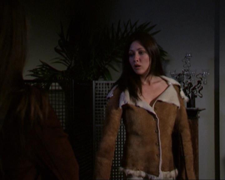 Charmed-Online-dot-net_309SleuthingWithTheEnemy1928.jpg