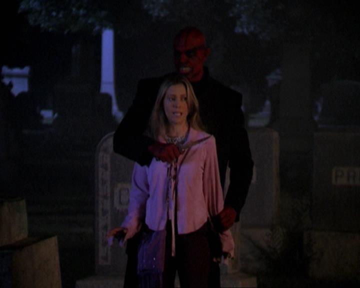 Charmed-Online-dot-net_309SleuthingWithTheEnemy1942.jpg