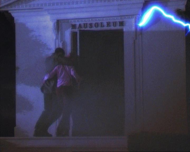 Charmed-Online-dot-net_309SleuthingWithTheEnemy2112.jpg