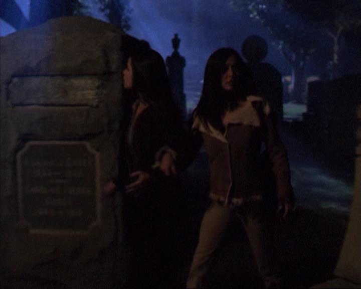 Charmed-Online-dot-net_309SleuthingWithTheEnemy2188.jpg