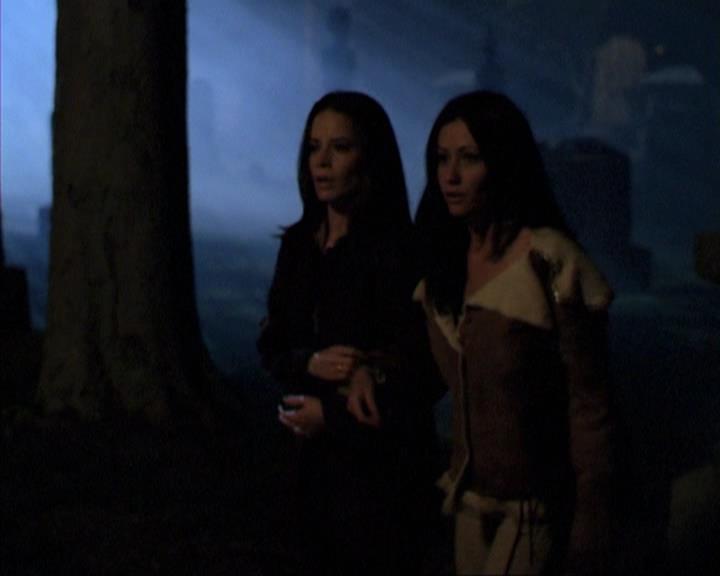 Charmed-Online-dot-net_309SleuthingWithTheEnemy2247.jpg