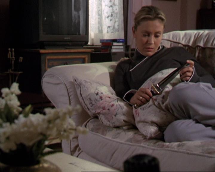 Charmed-Online-dot-net_309SleuthingWithTheEnemy2307.jpg
