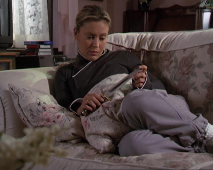 Charmed-Online-dot-net_309SleuthingWithTheEnemy2310.jpg