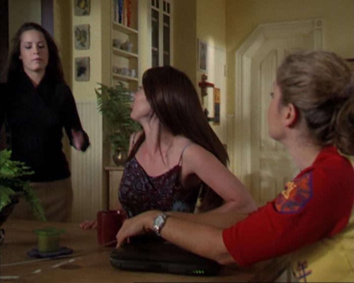 Charmed-Online-dot-310WeAllScreamForIceCream0332.jpg