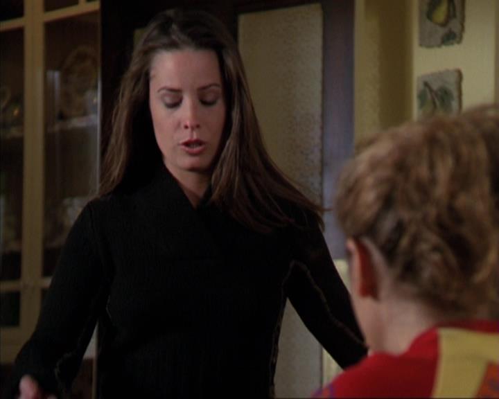 Charmed-Online-dot-310WeAllScreamForIceCream0341.jpg