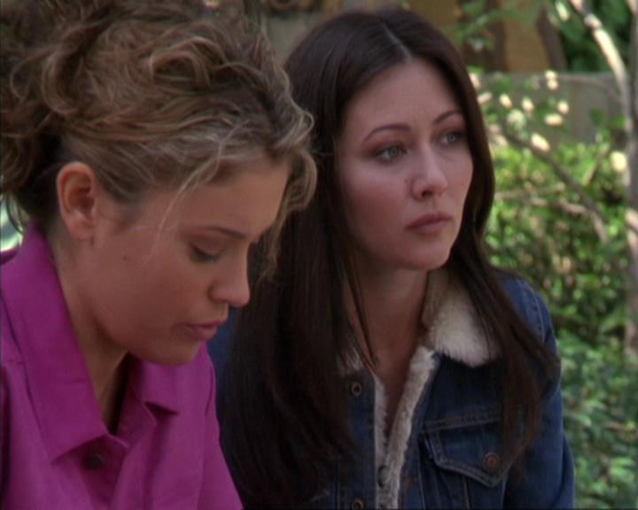 Charmed-Online-dot-310WeAllScreamForIceCream0561.jpg