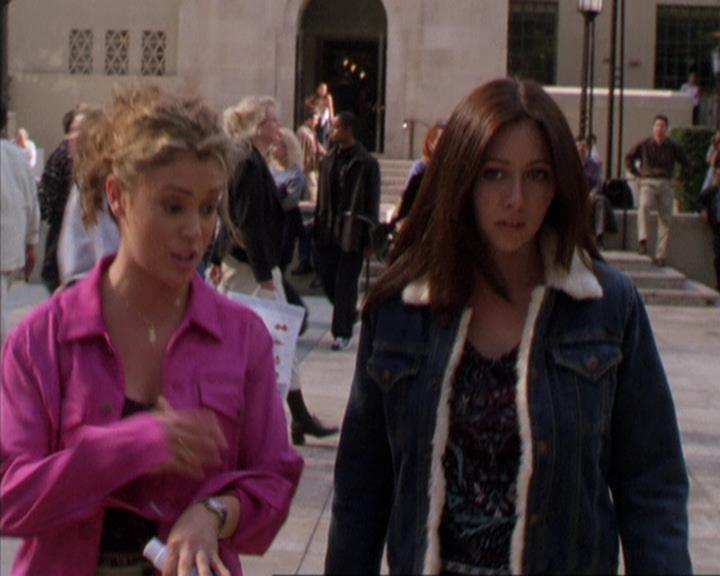 Charmed-Online-dot-310WeAllScreamForIceCream0633.jpg