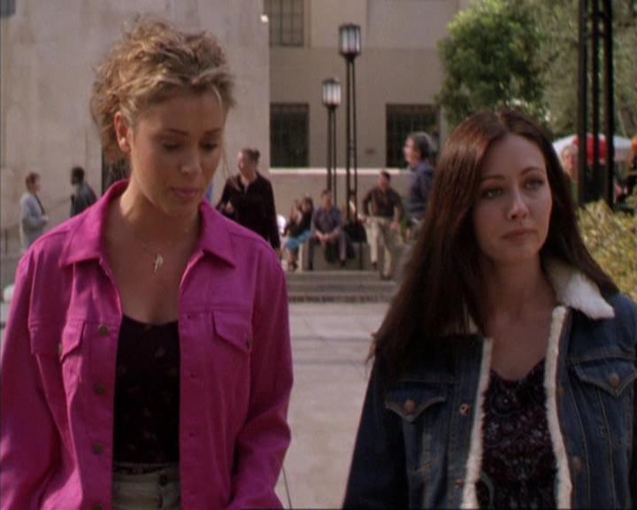 Charmed-Online-dot-310WeAllScreamForIceCream0637.jpg