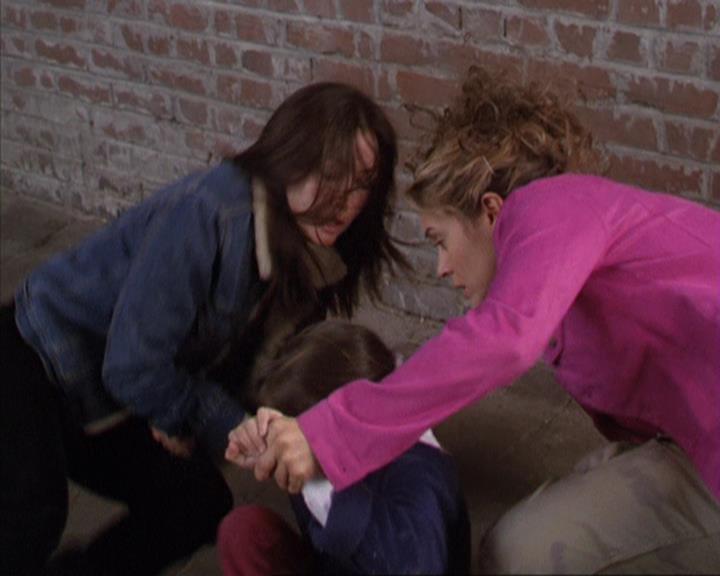 Charmed-Online-dot-310WeAllScreamForIceCream0663.jpg