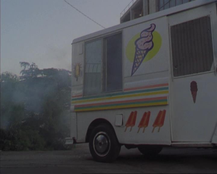 Charmed-Online-dot-310WeAllScreamForIceCream0673.jpg