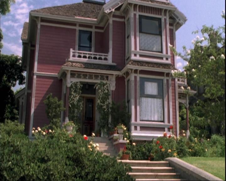 Charmed-Online-dot-310WeAllScreamForIceCream2220.jpg