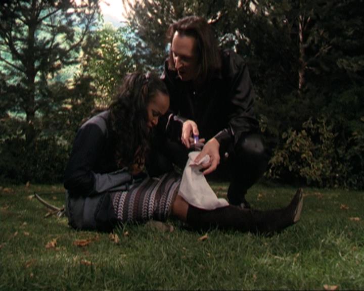 Charmed-Online-dot-311BlindedByTheWhitelighter1317.jpg Charmed-Online-dot-311BlindedByTheWhitelighter1317.jpg