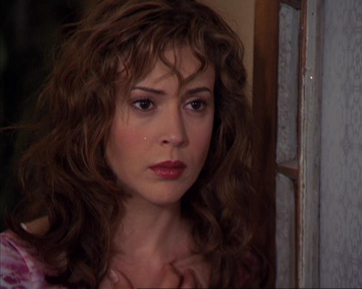 Charmed-Online-dot-316DeathTakesAHalliwell0444.jpg Charmed-Online-dot-316DeathTakesAHalliwell0444.jpg