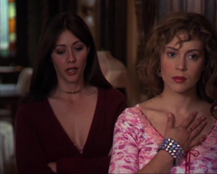 Charmed-Online-dot-316DeathTakesAHalliwell0460.jpg