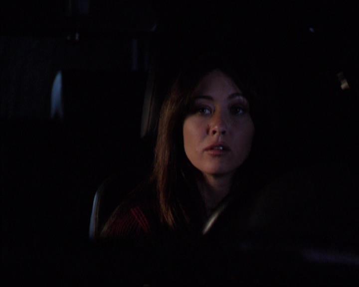 Charmed-Online-dot-316DeathTakesAHalliwell0611.jpg Charmed-Online-dot-316DeathTakesAHalliwell0611.jpg