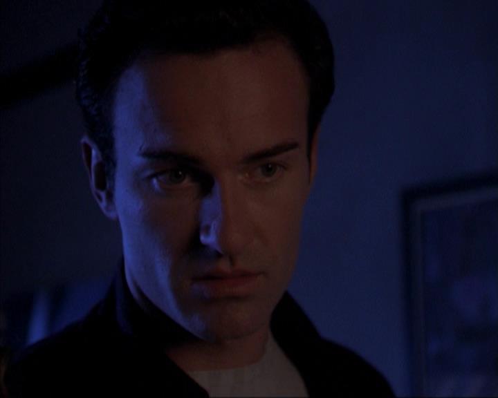 Charmed-Online-dot-316DeathTakesAHalliwell0739.jpg Charmed-Online-dot-316DeathTakesAHalliwell0739.jpg