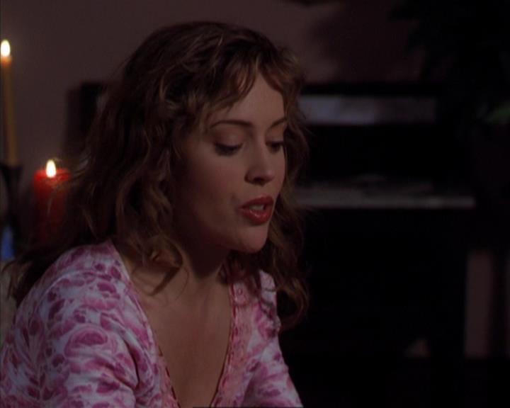 Charmed-Online-dot-316DeathTakesAHalliwell0950.jpg