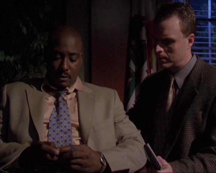 Charmed-Online-dot-316DeathTakesAHalliwell1132.jpg