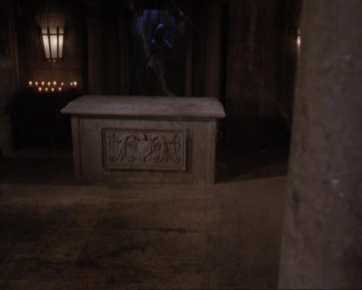 Charmed-Online-dot-316DeathTakesAHalliwell1169.jpg Charmed-Online-dot-316DeathTakesAHalliwell1169.jpg