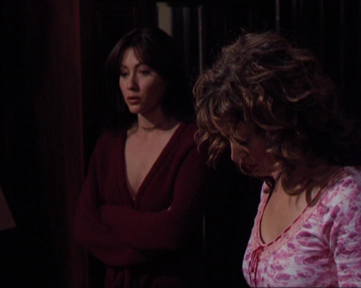 Charmed-Online-dot-316DeathTakesAHalliwell1248.jpg