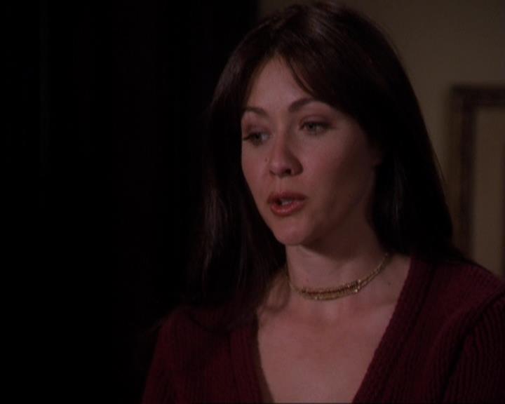 Charmed-Online-dot-316DeathTakesAHalliwell1267.jpg Charmed-Online-dot-316DeathTakesAHalliwell1267.jpg