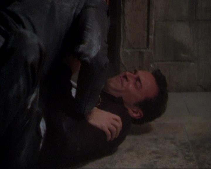Charmed-Online-dot-316DeathTakesAHalliwell1347.jpg