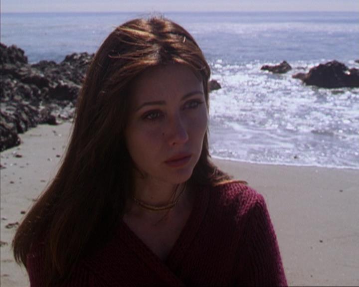 Charmed-Online-dot-316DeathTakesAHalliwell1748.jpg Charmed-Online-dot-316DeathTakesAHalliwell1748.jpg