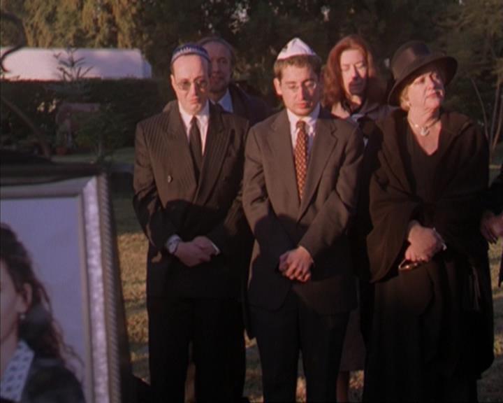 Charmed-Online-dot-316DeathTakesAHalliwell1769.jpg Charmed-Online-dot-316DeathTakesAHalliwell1769.jpg