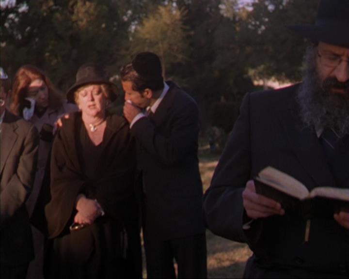 Charmed-Online-dot-316DeathTakesAHalliwell1772.jpg Charmed-Online-dot-316DeathTakesAHalliwell1772.jpg