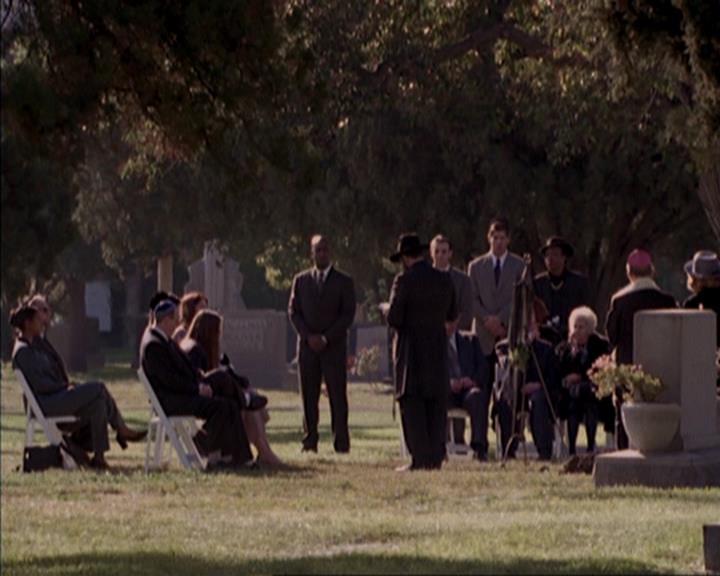 Charmed-Online-dot-316DeathTakesAHalliwell1777.jpg Charmed-Online-dot-316DeathTakesAHalliwell1777.jpg