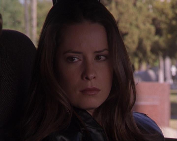 Charmed-Online-dot-316DeathTakesAHalliwell1809.jpg