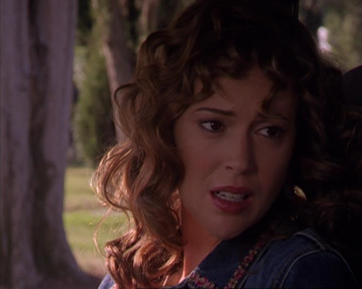 Charmed-Online-dot-316DeathTakesAHalliwell1811.jpg