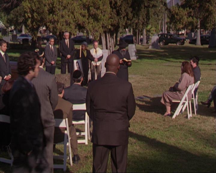Charmed-Online-dot-316DeathTakesAHalliwell1814.jpg