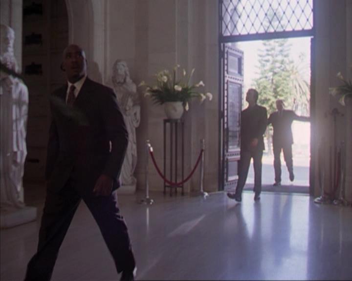 Charmed-Online-dot-316DeathTakesAHalliwell1852.jpg Charmed-Online-dot-316DeathTakesAHalliwell1852.jpg