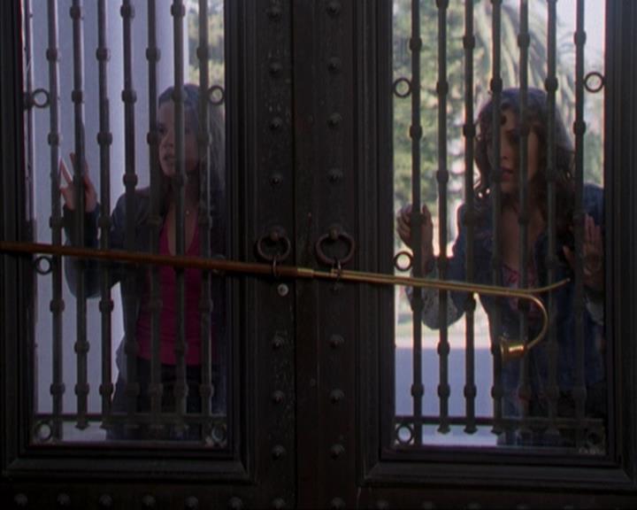 Charmed-Online-dot-316DeathTakesAHalliwell1916.jpg