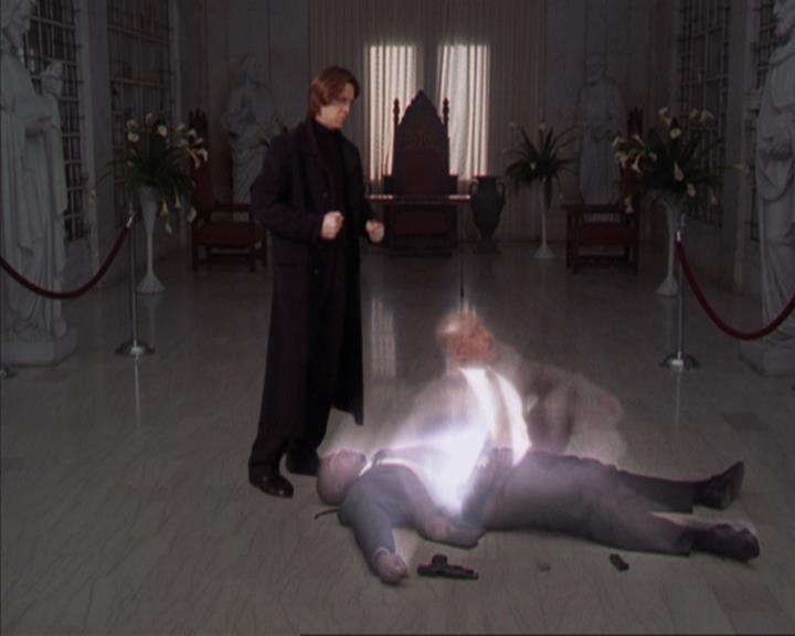 Charmed-Online-dot-316DeathTakesAHalliwell1948.jpg Charmed-Online-dot-316DeathTakesAHalliwell1948.jpg