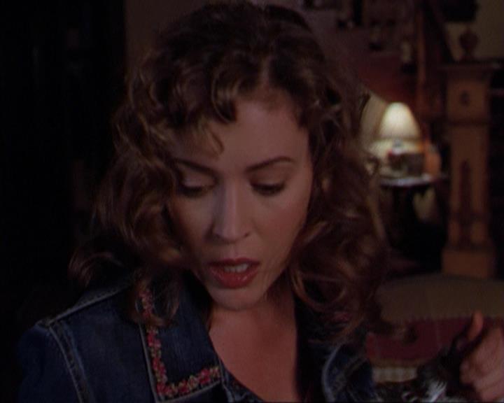 Charmed-Online-dot-316DeathTakesAHalliwell2121.jpg