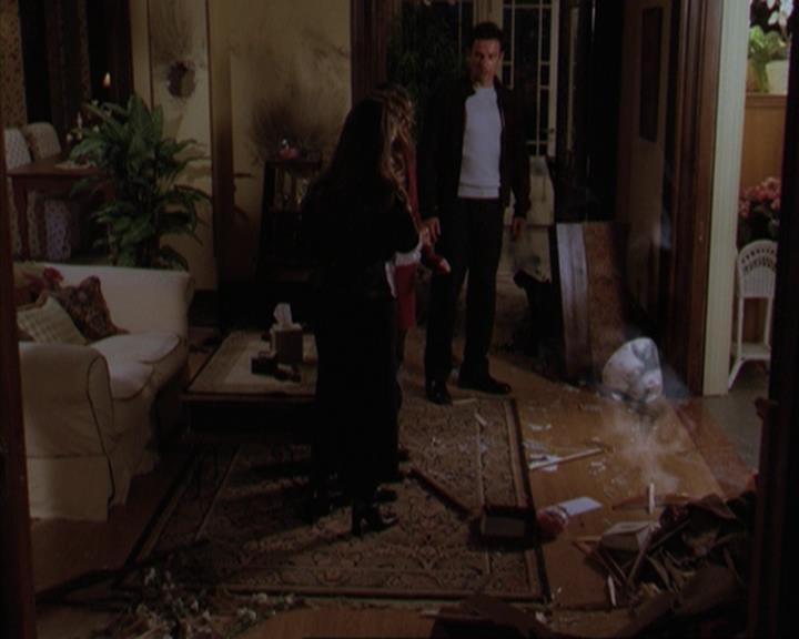 Charmed-Online-dot-316DeathTakesAHalliwell2157.jpg