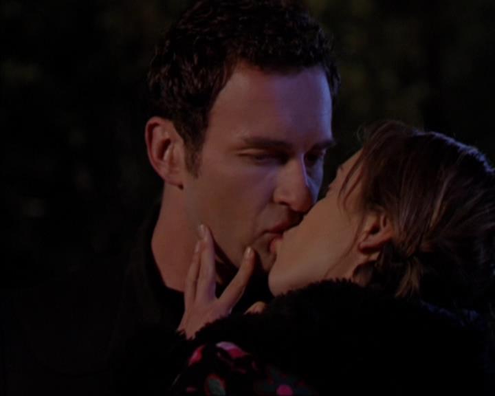 Charmed-Online-dot-319TheDemonWhoCameInFromTheCold0174.jpg