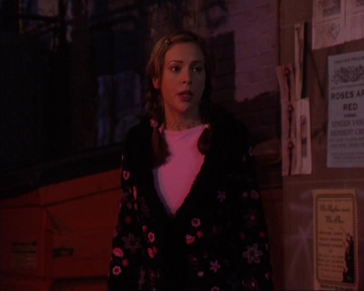 Charmed-Online-dot-319TheDemonWhoCameInFromTheCold0217.jpg