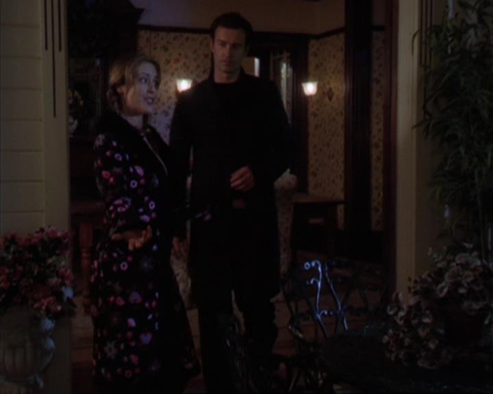 Charmed-Online-dot-319TheDemonWhoCameInFromTheCold0319.jpg