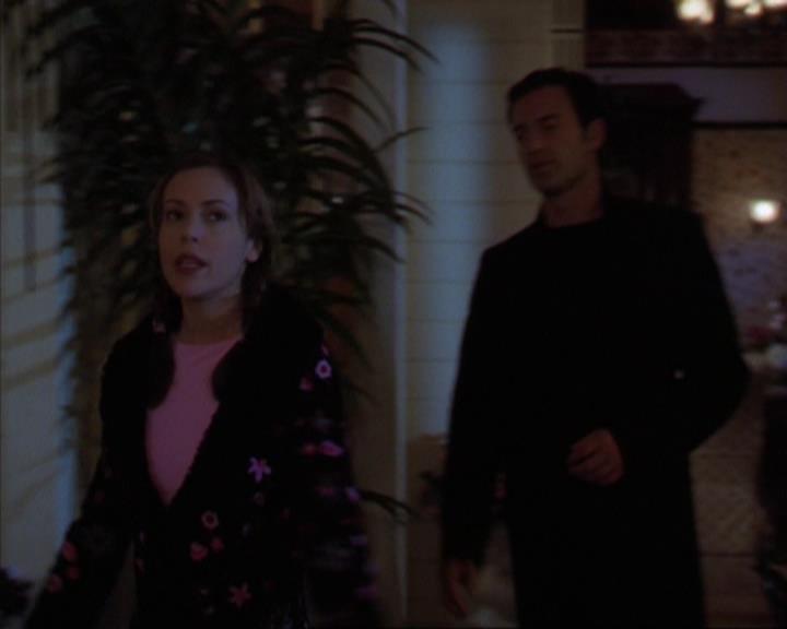 Charmed-Online-dot-319TheDemonWhoCameInFromTheCold0321.jpg