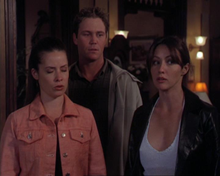 Charmed-Online-dot-319TheDemonWhoCameInFromTheCold0337.jpg
