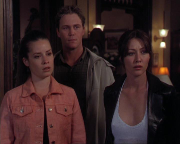 Charmed-Online-dot-319TheDemonWhoCameInFromTheCold0342.jpg