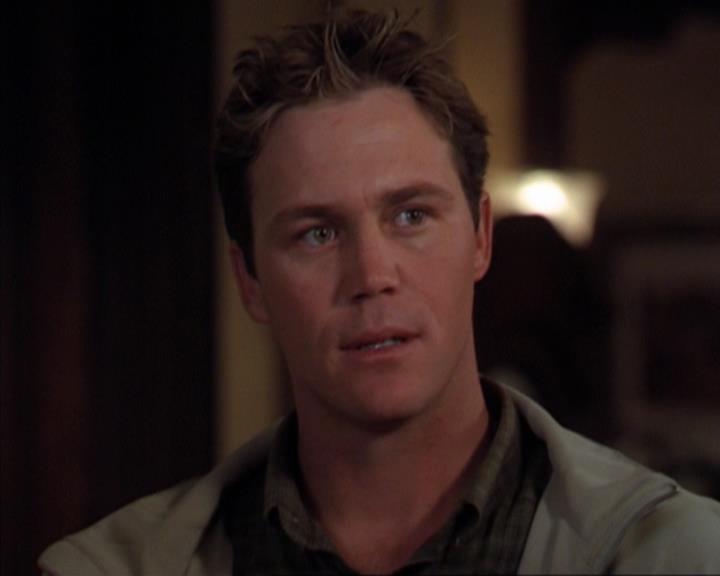Charmed-Online-dot-319TheDemonWhoCameInFromTheCold0355.jpg