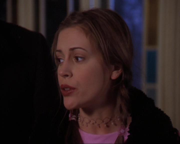 Charmed-Online-dot-319TheDemonWhoCameInFromTheCold0370.jpg